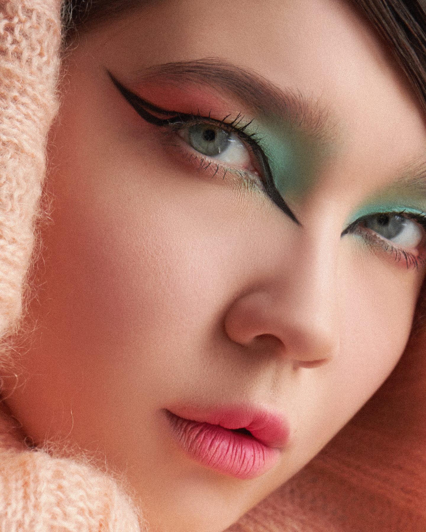 Graphic mint eyeliner close-up