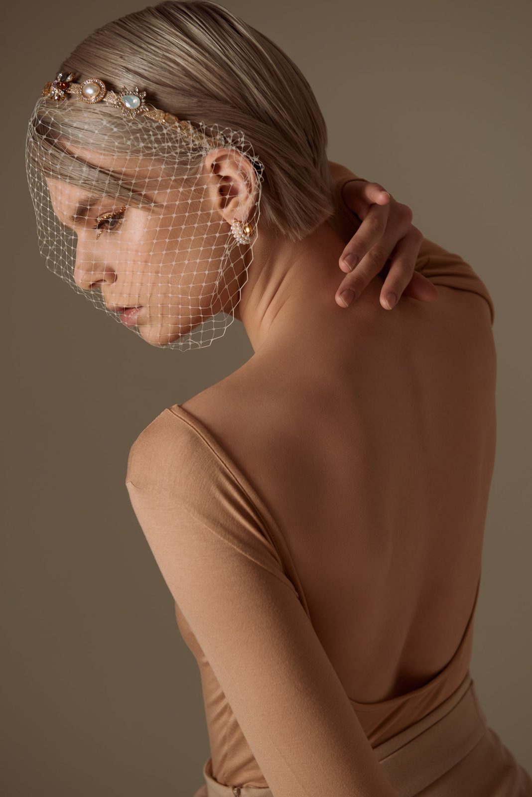 Open back, veil and jewelled headband, gold accents at the eye
